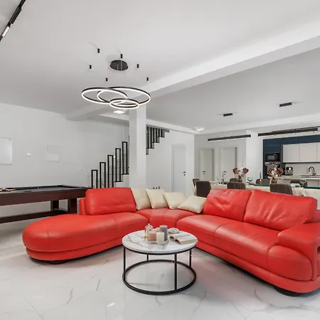 Armani With Heating Pool *