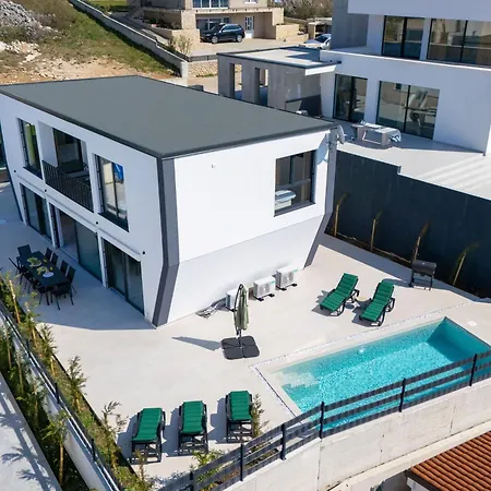 Armani With Heating Pool Villa