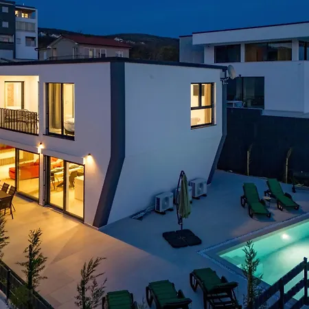 Armani With Heating Pool *