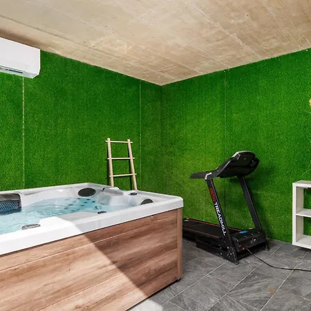 Armani With Heating Pool Villa
